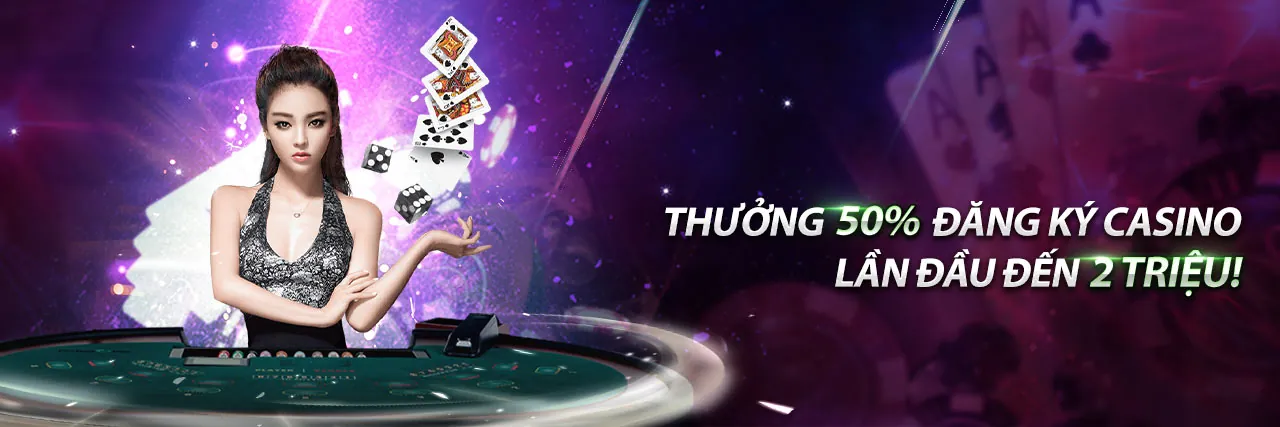 Bàn Baccarat sang trọng với chip và người chơi